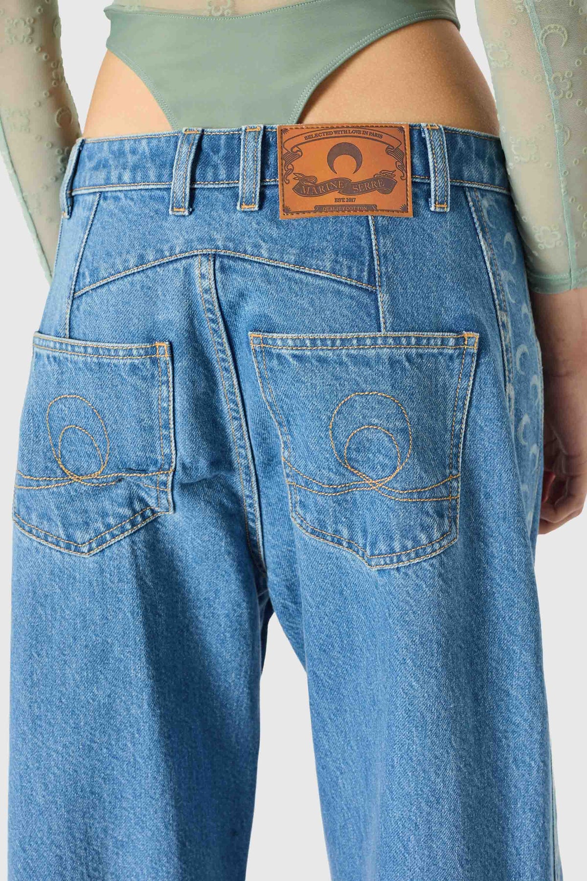 Light blue denim barrel jeans organic cotton