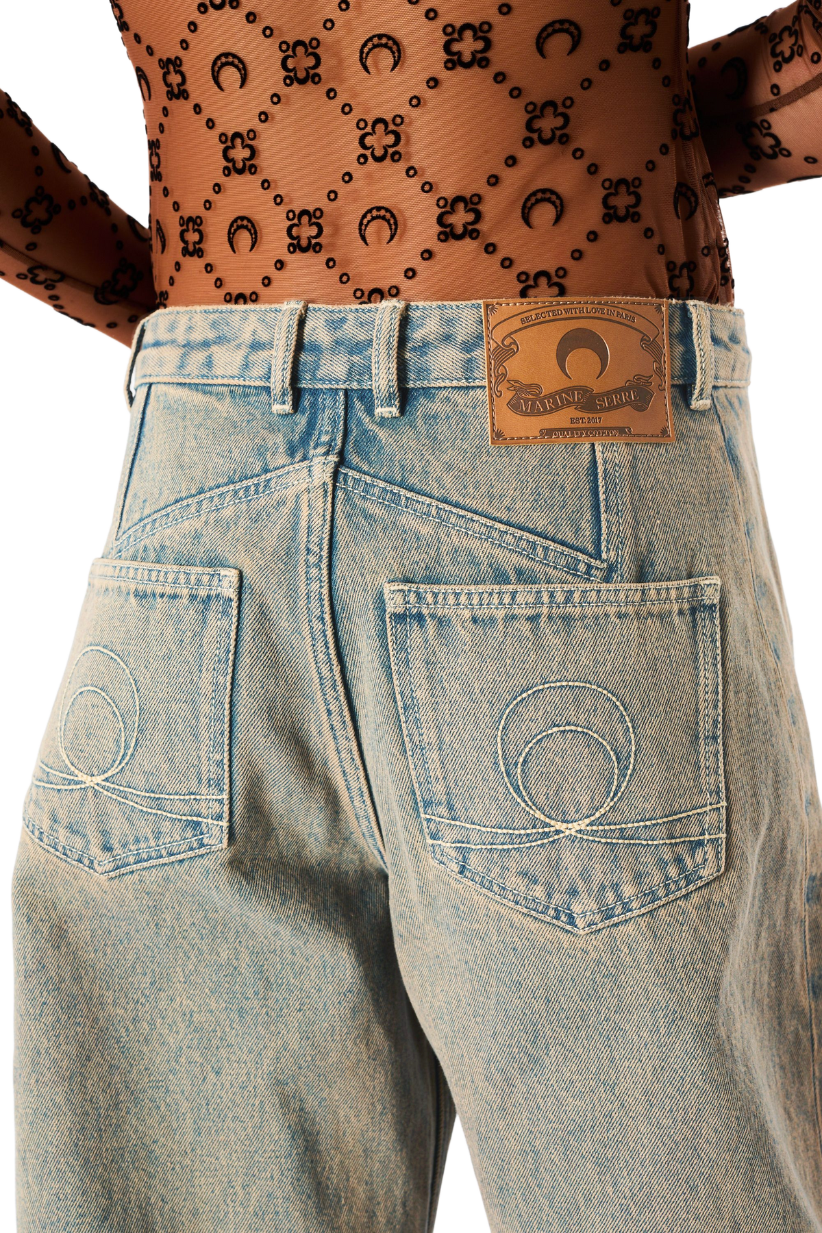 JEAN BARREL EN DENIM DÉLAVÉ AU SABLE À MOTIF LUNE AU LASER, image 5 sur 9
