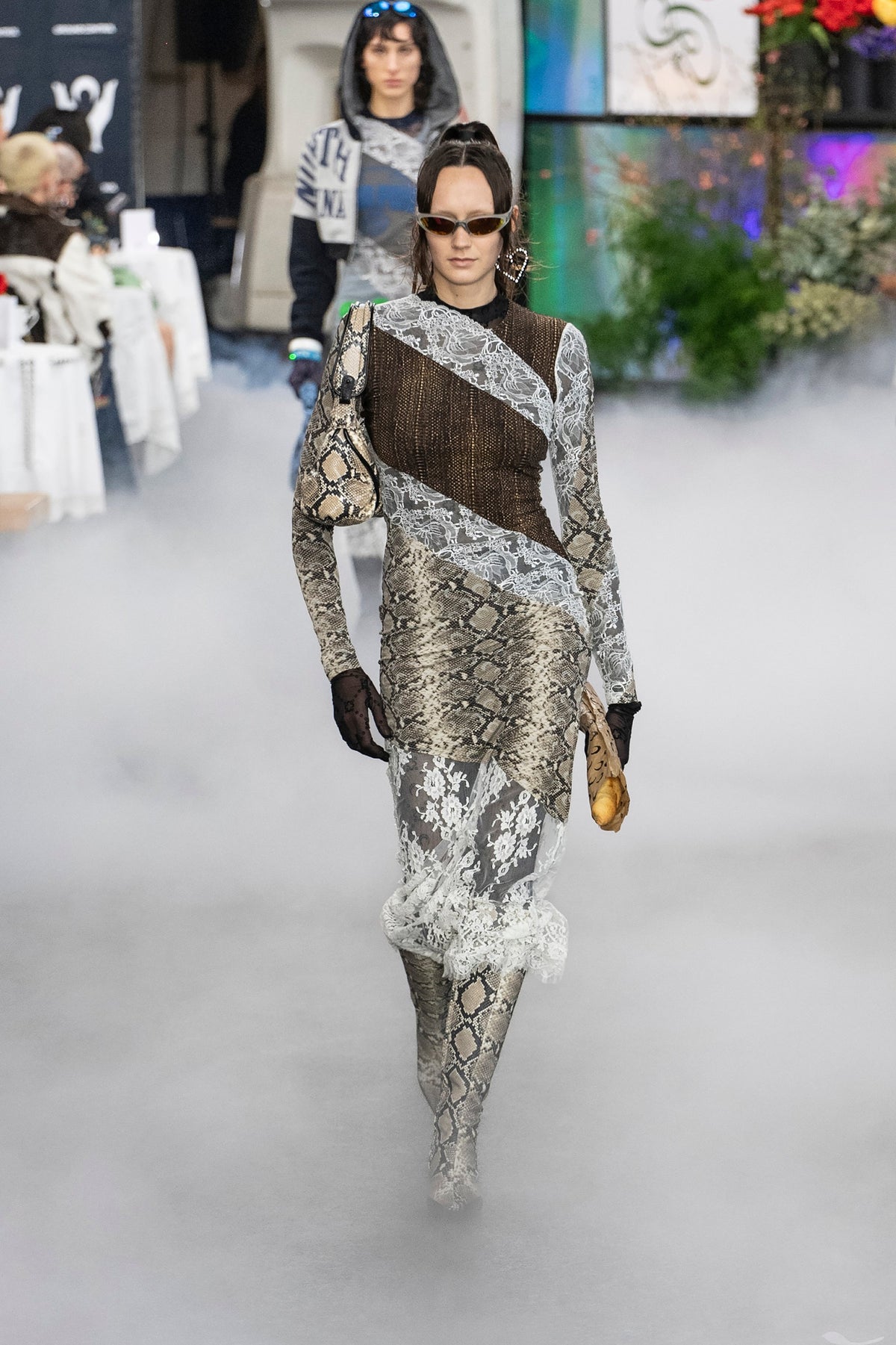 Look 32