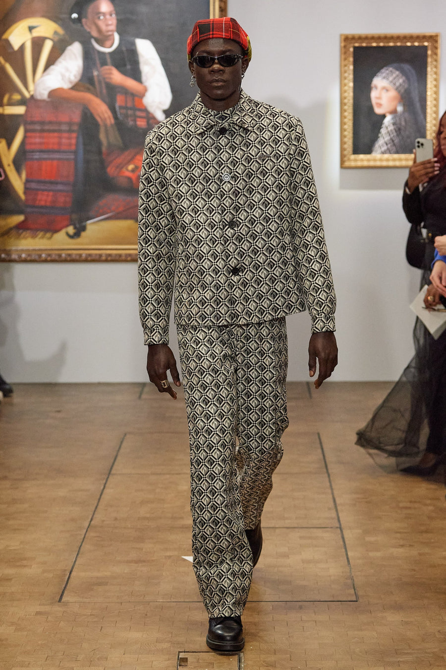 LOOK 2