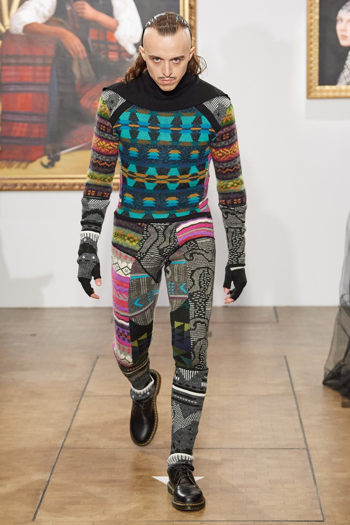 LOOK 19