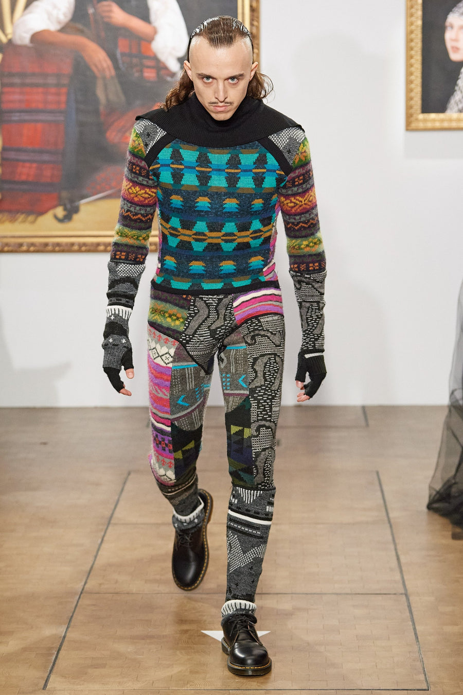 LOOK 19