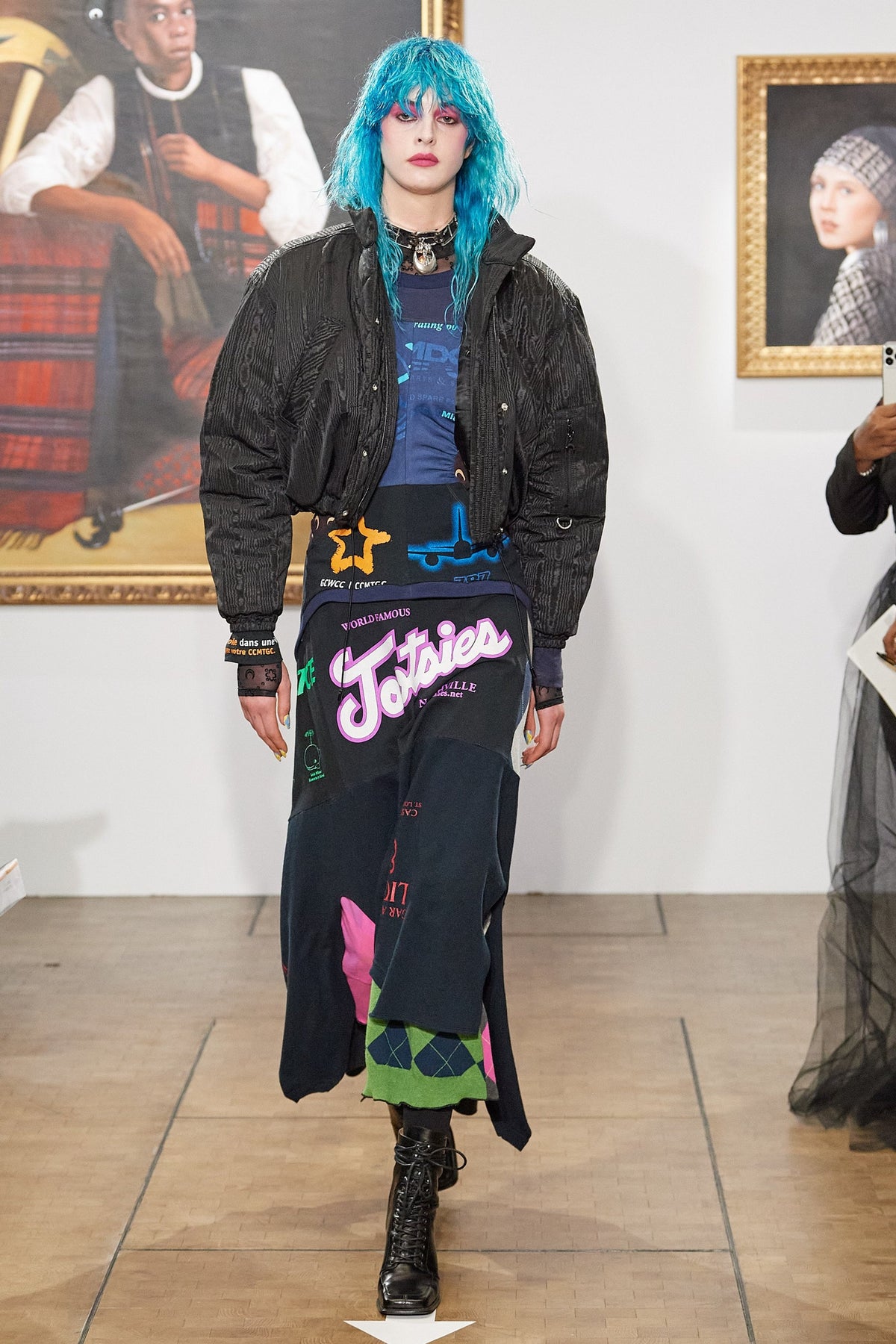 LOOK 22