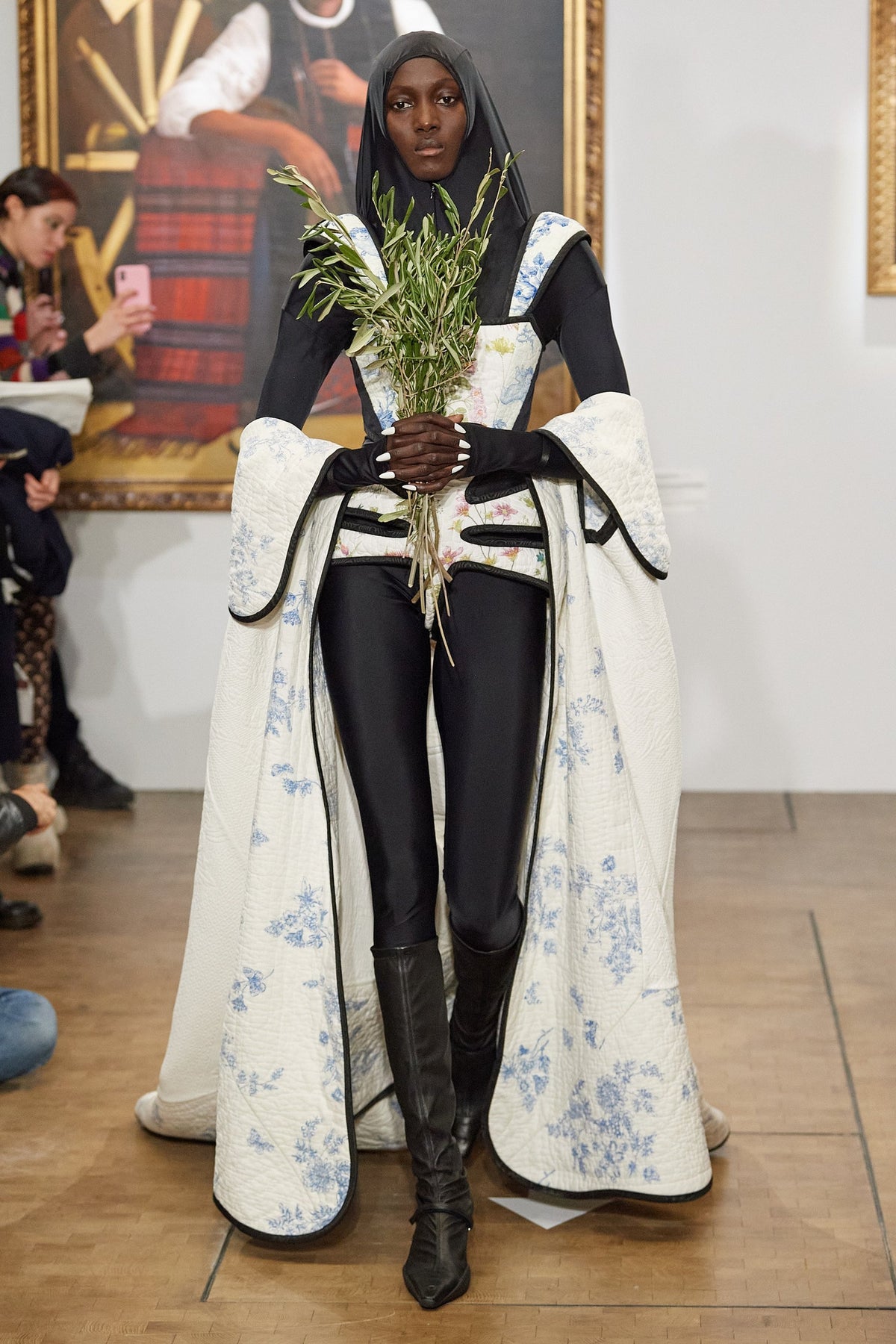 LOOK 32