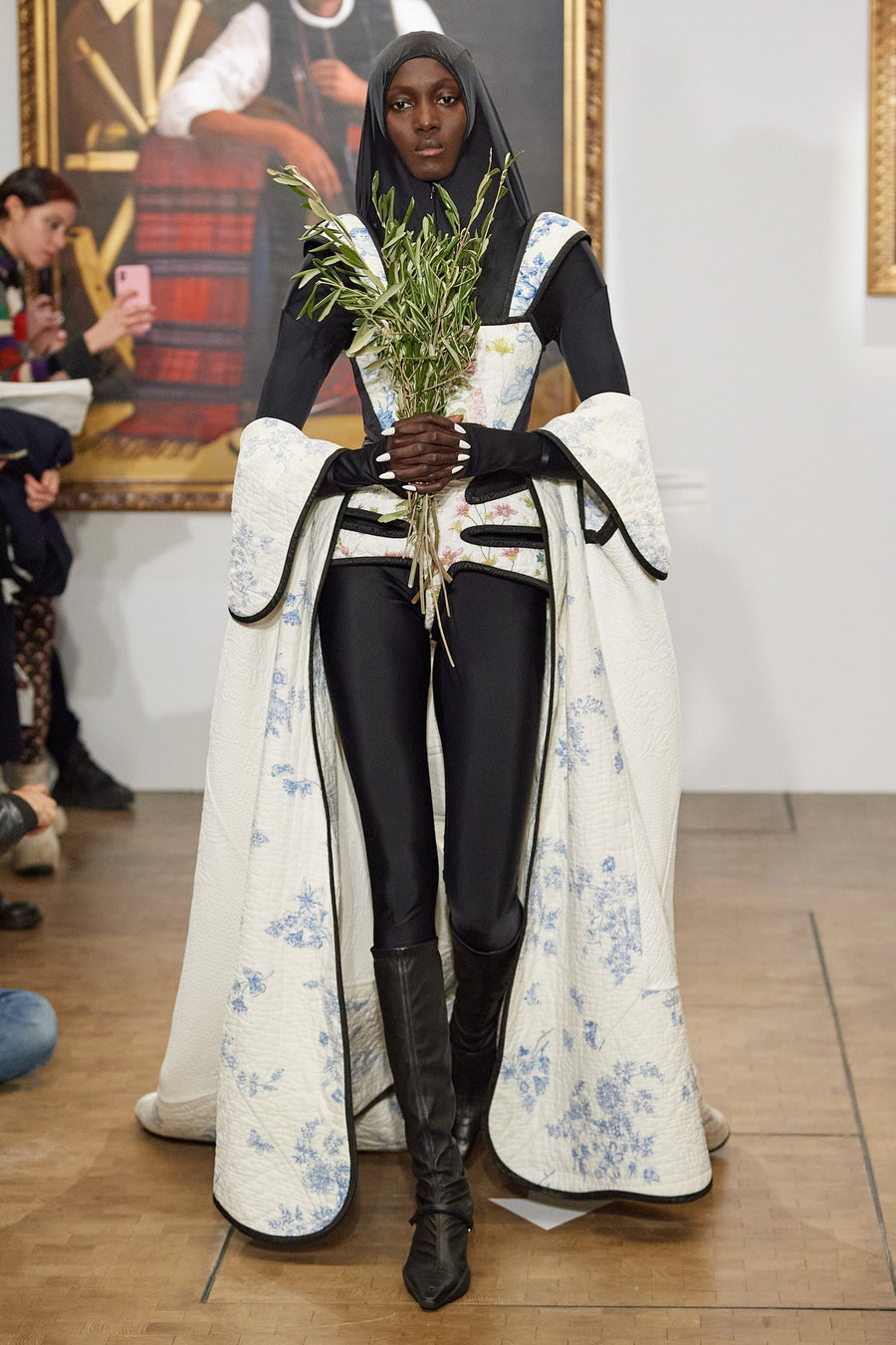 LOOK 32