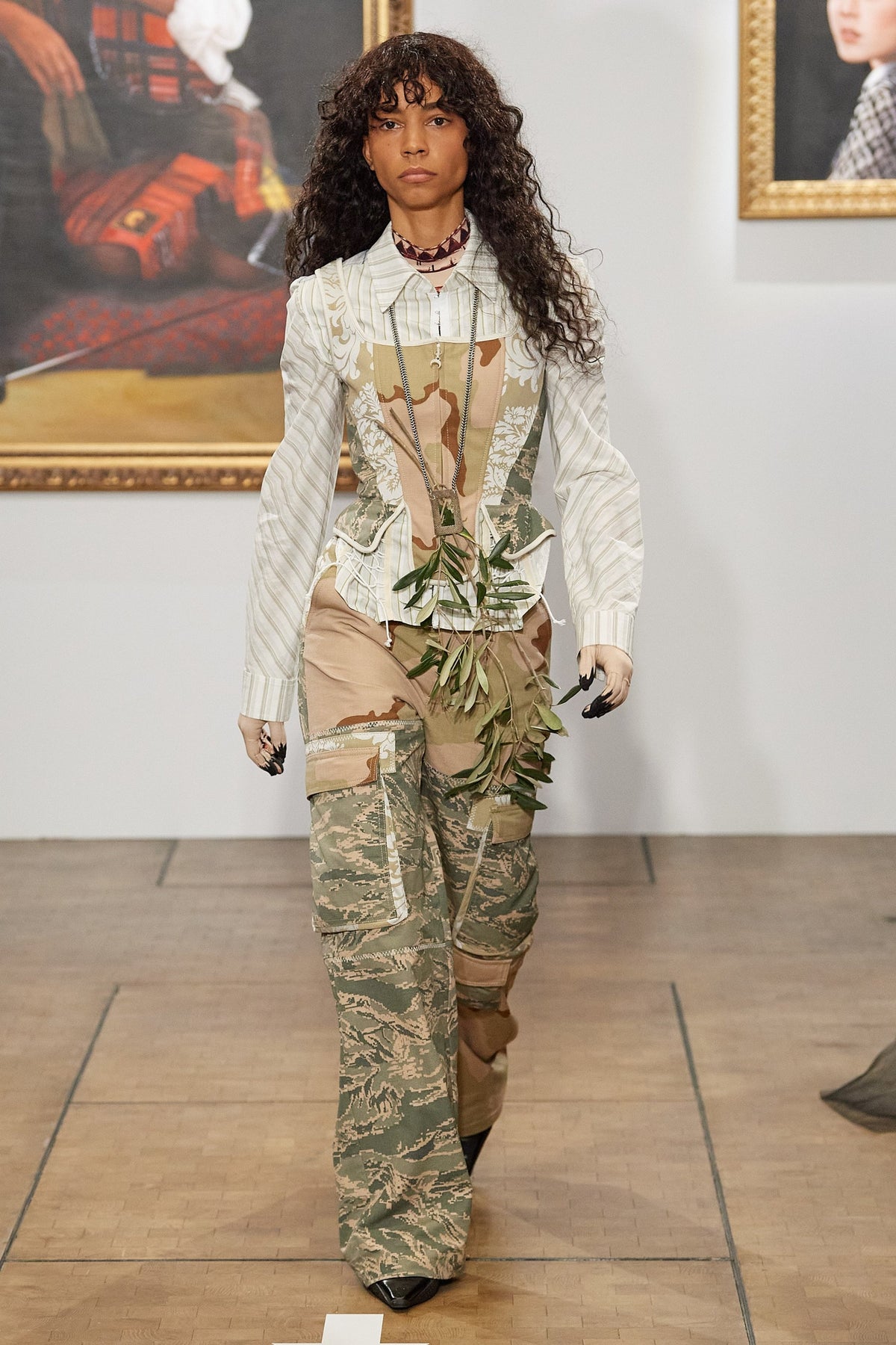 LOOK 34