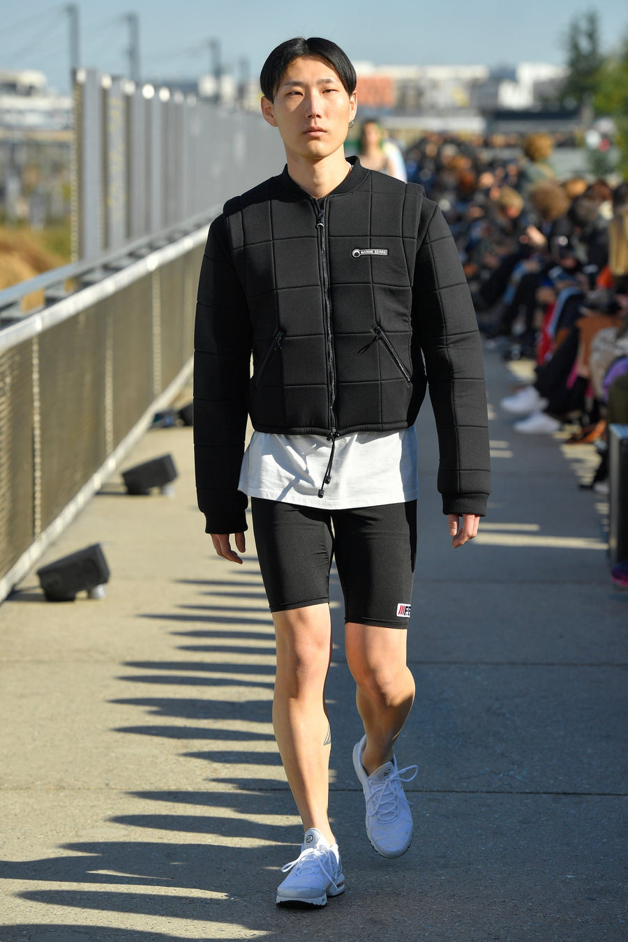 LOOK 32