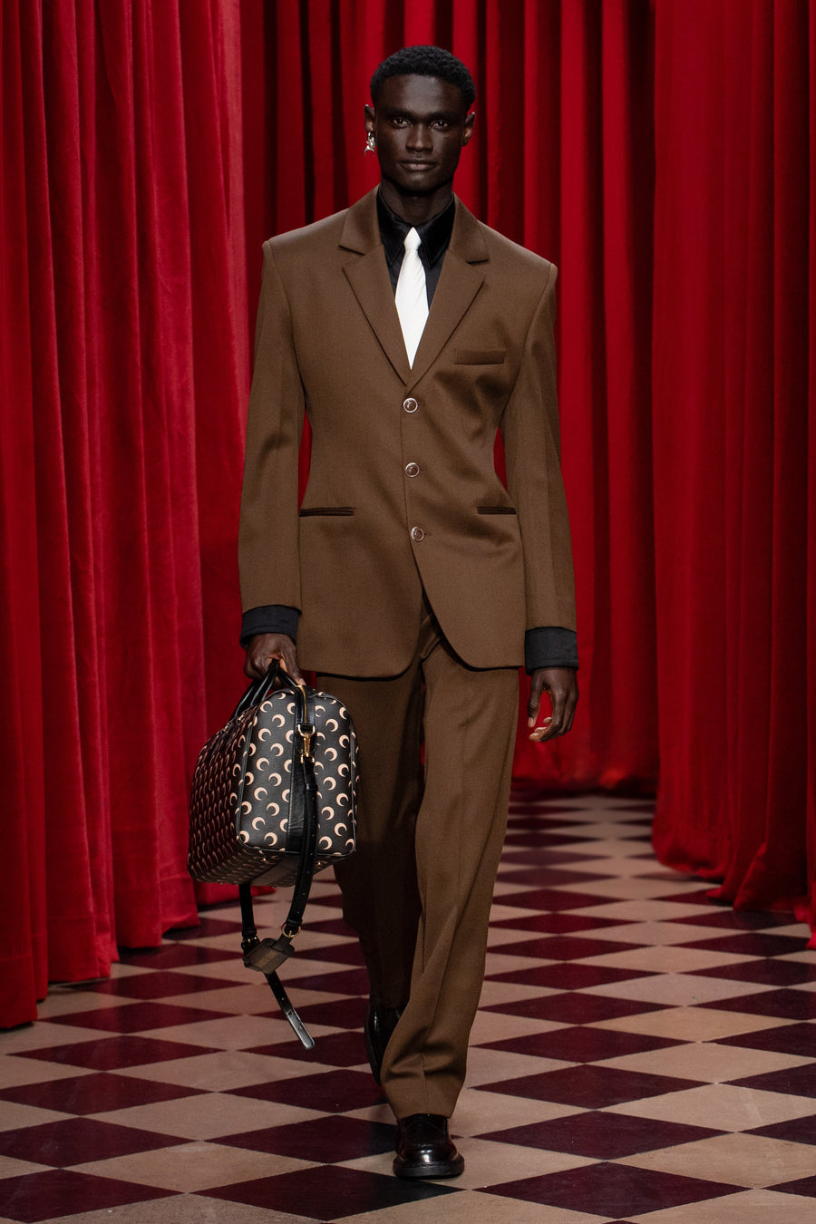 Look 16