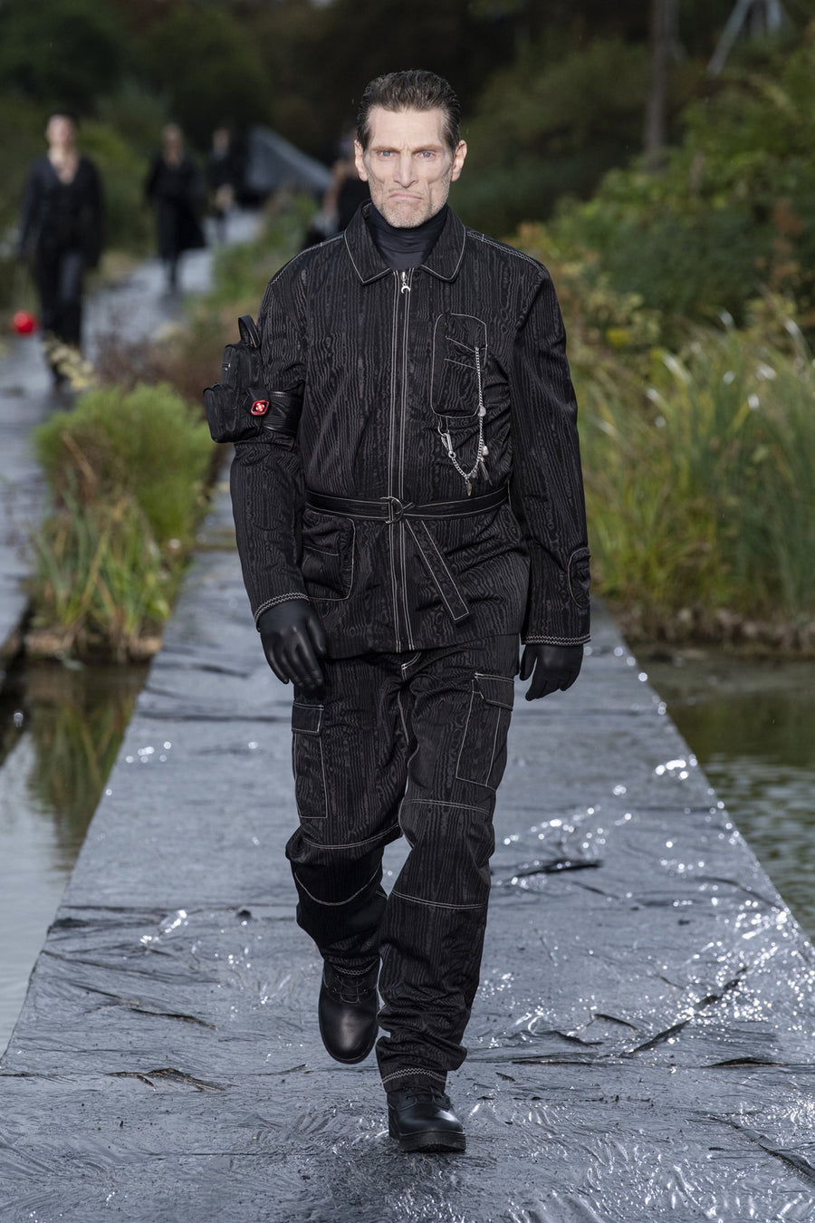 LOOK 2