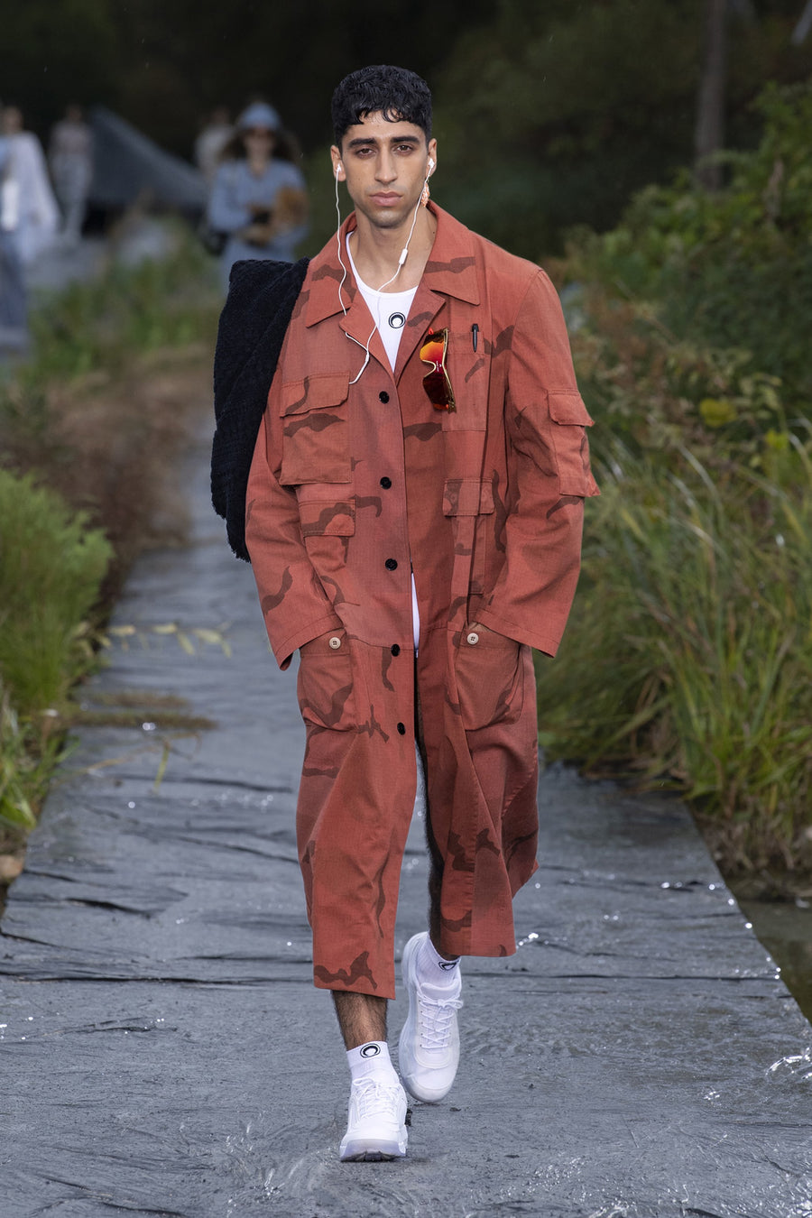 LOOK 22