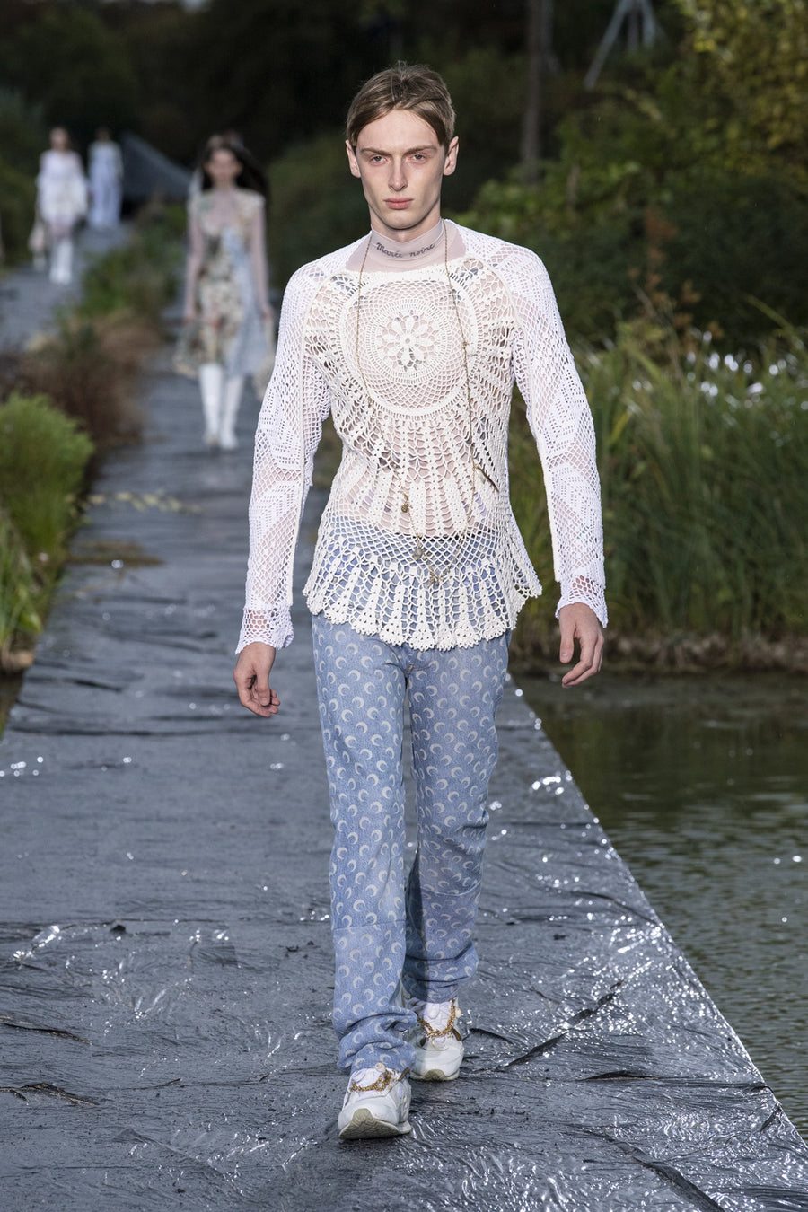 LOOK 27