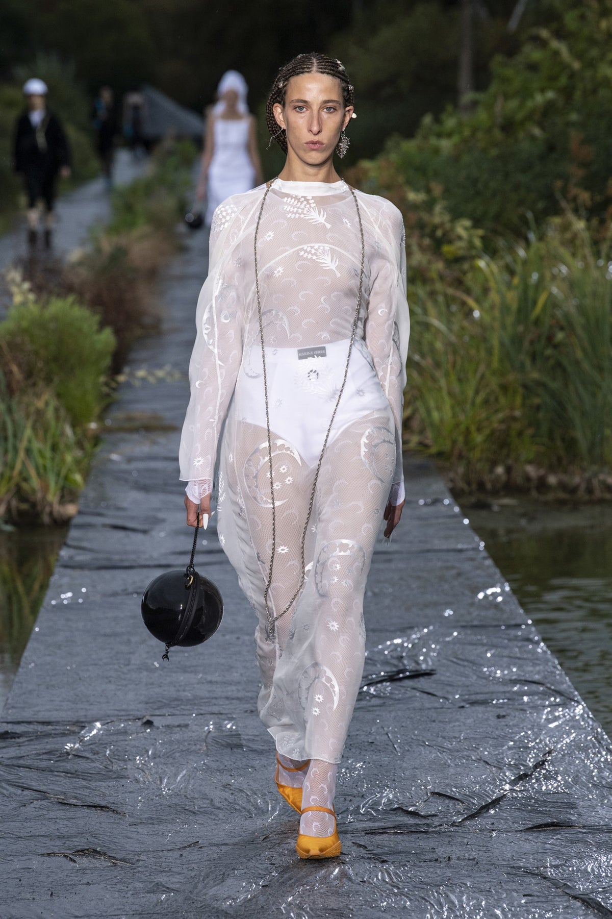 LOOK 32