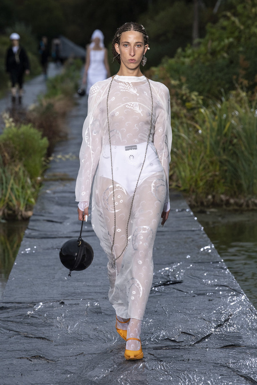 LOOK 32