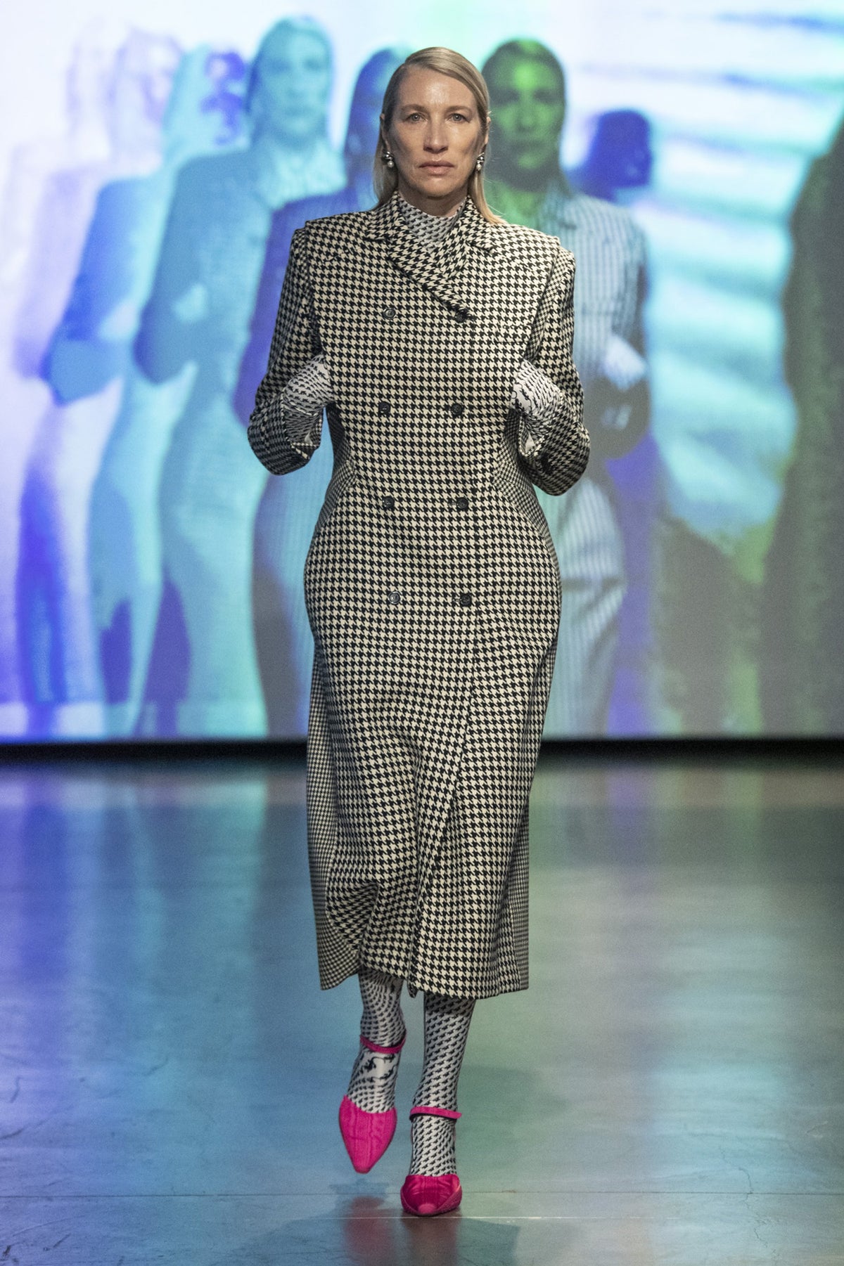 LOOK 8