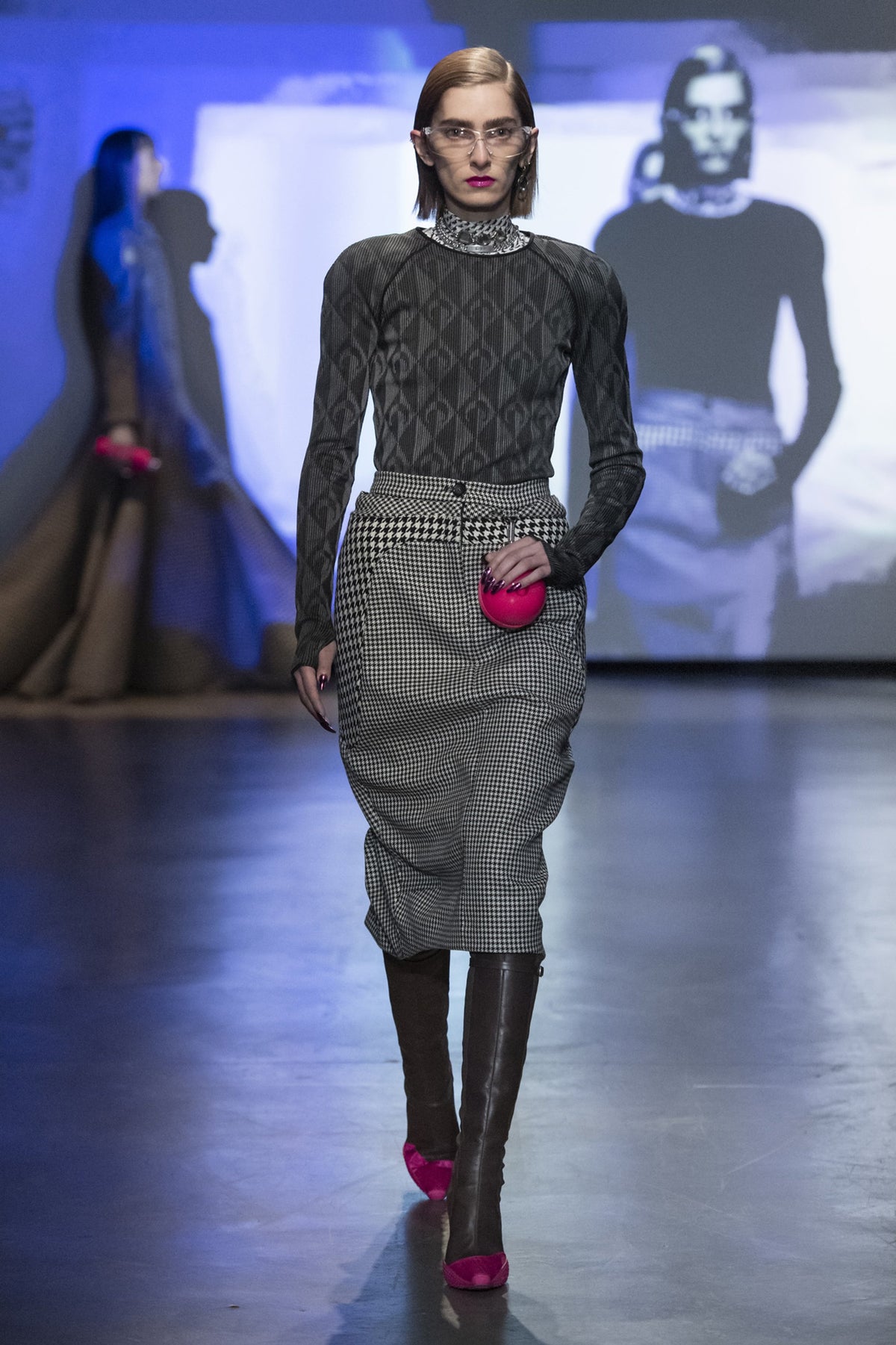 LOOK 12