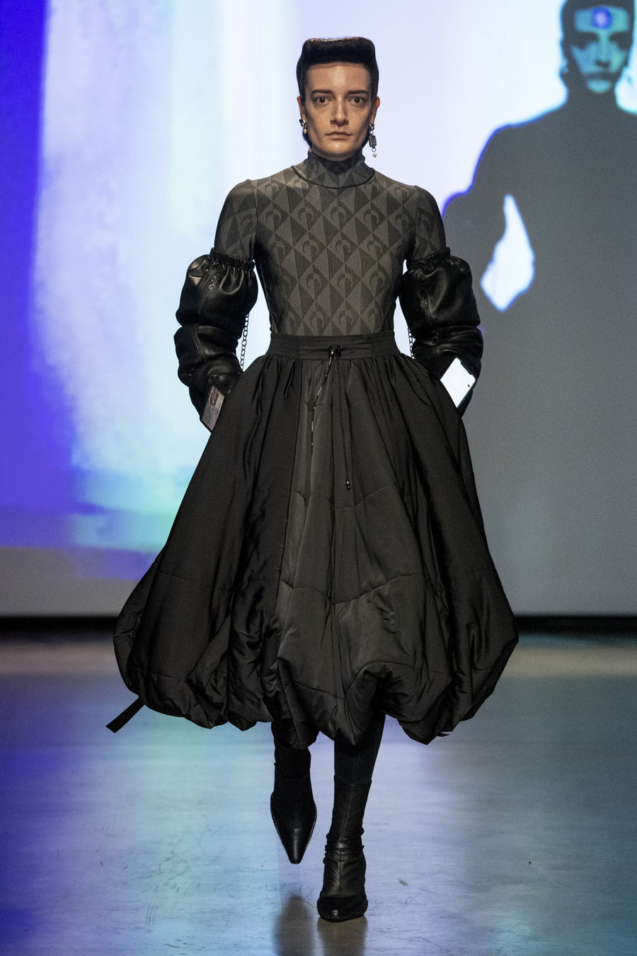 LOOK 19
