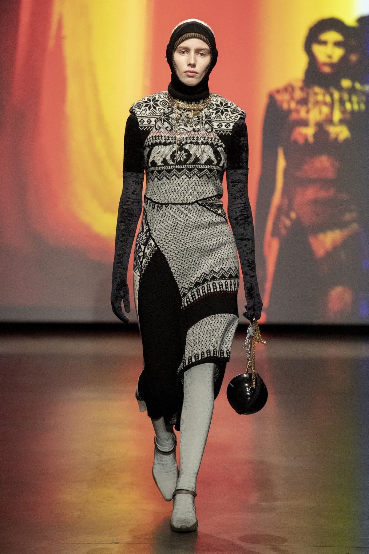 LOOK 23