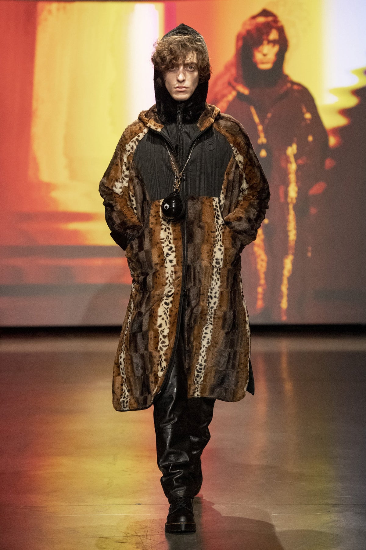 LOOK 29