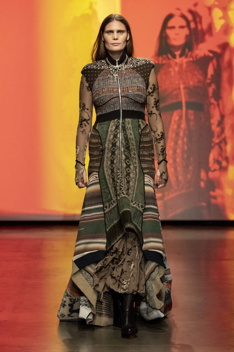 LOOK 32