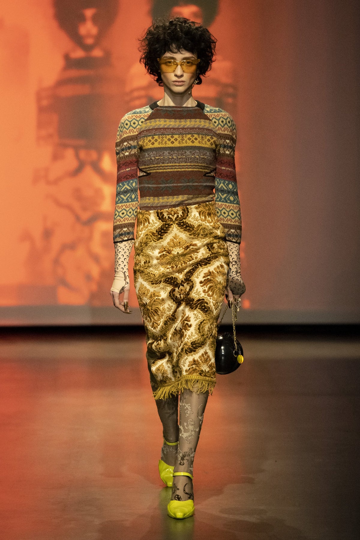 LOOK 34
