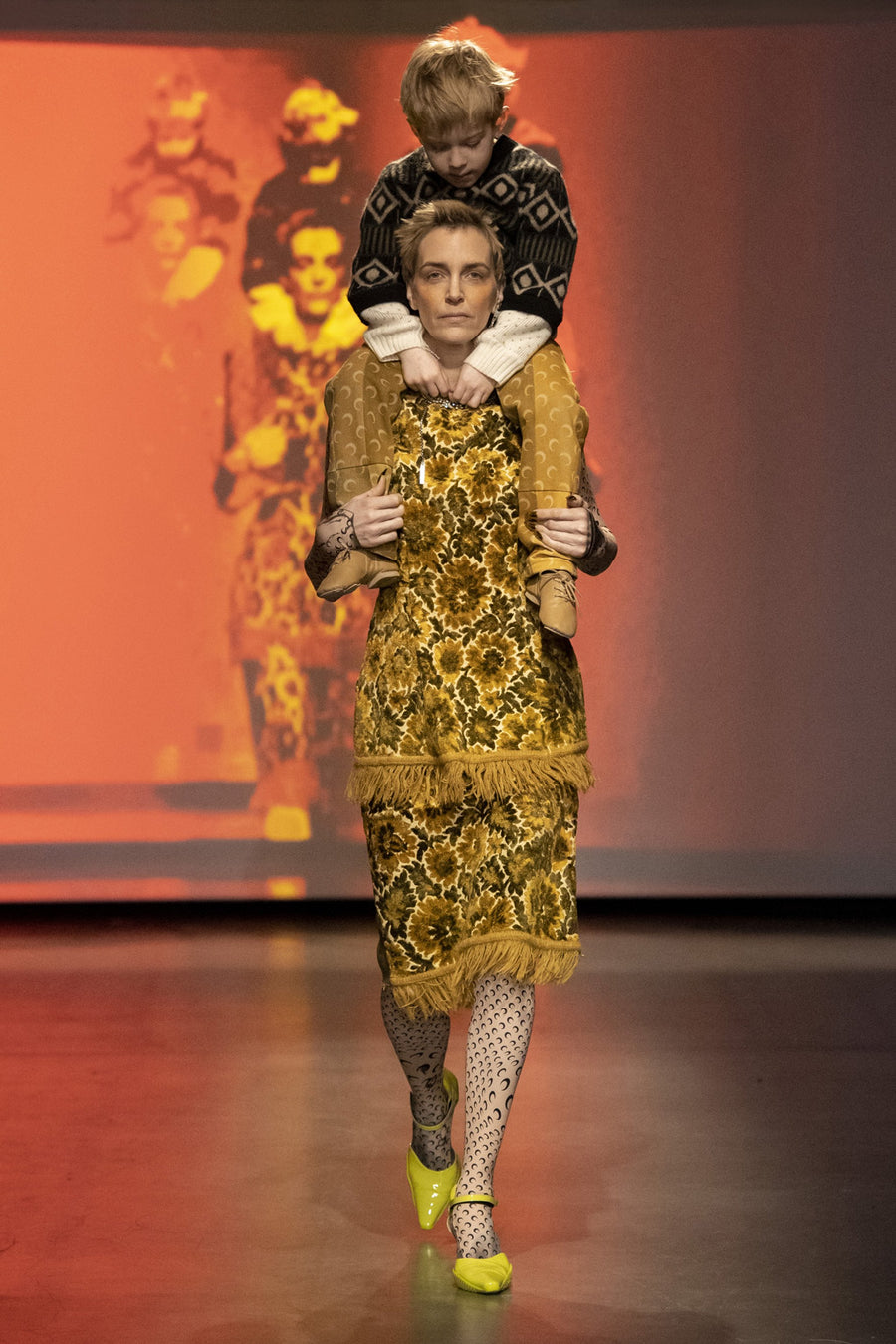 LOOK 38