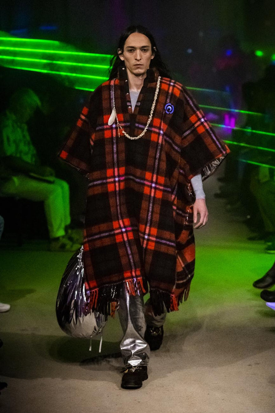 LOOK 32