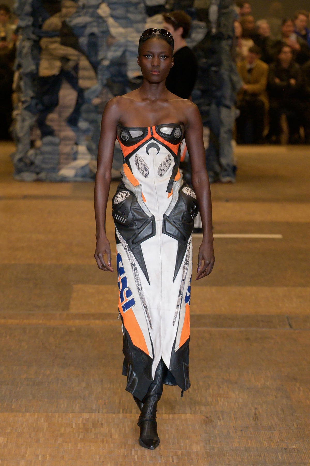 Look 16
