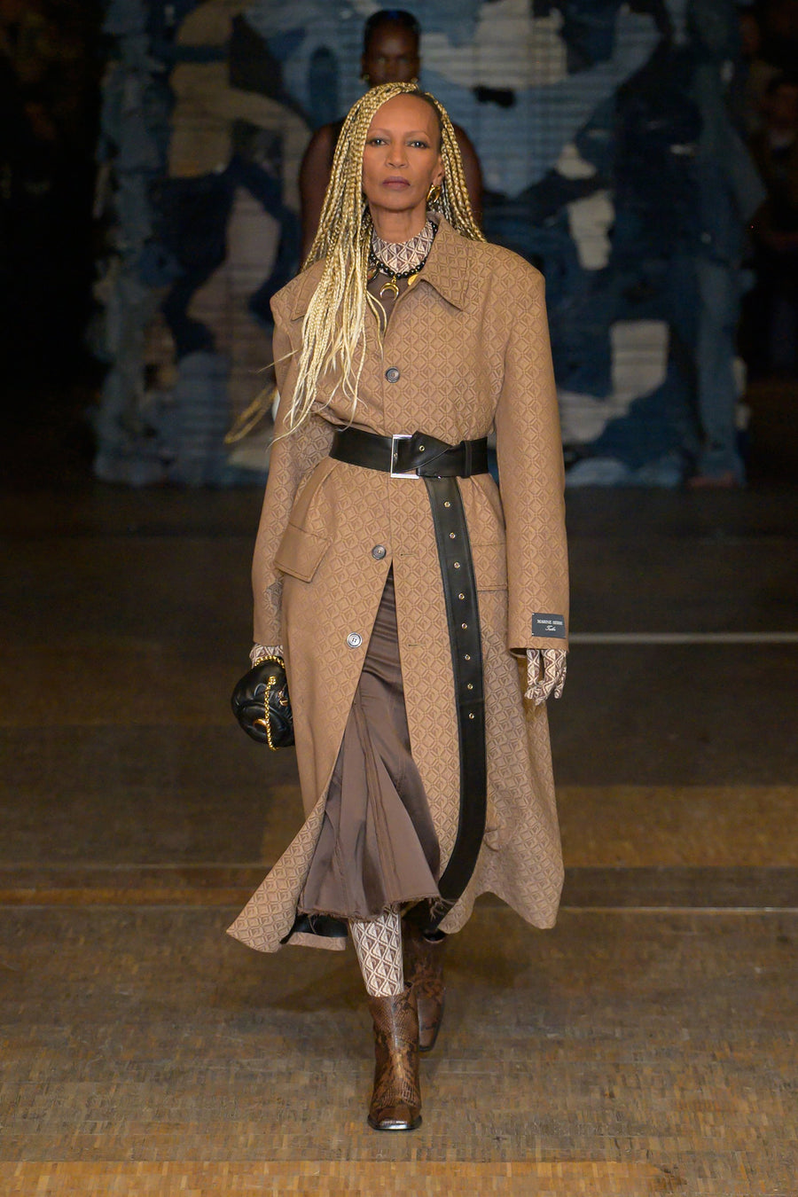 Look 28